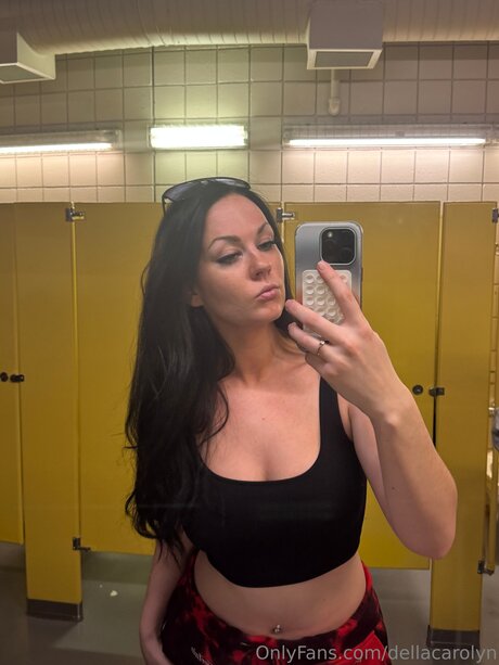 Dellacarolyn pornstar nudes photo
