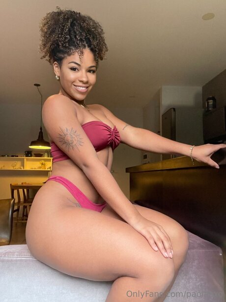 Paolaaxo model pic