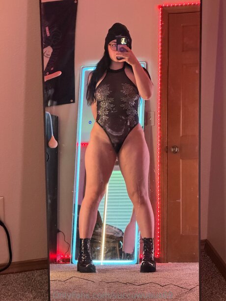 Succuwubus69 model hot photo