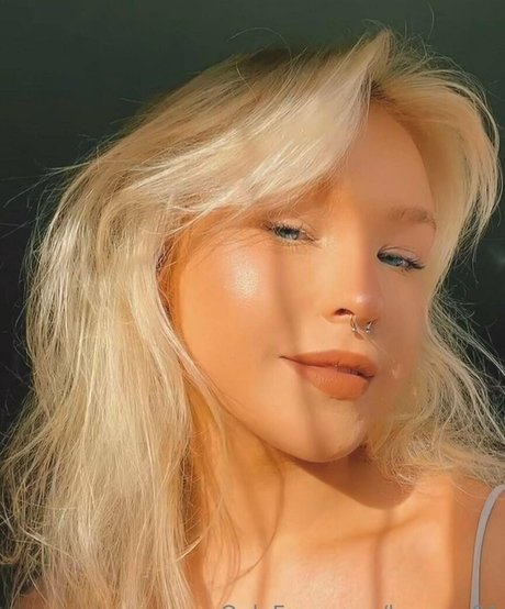 Leo Rose model porn photo