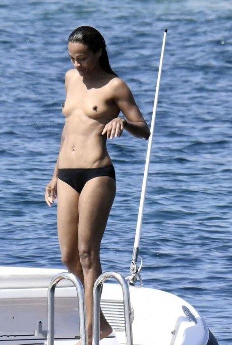 Zoe Saldana model sex picture