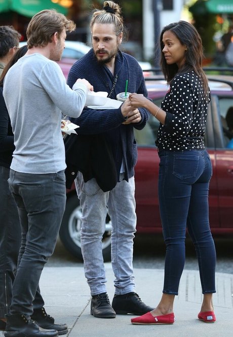 Zoe Saldana nude pornstar pictures