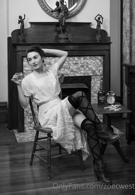 zoesfrenchpress model nudes images