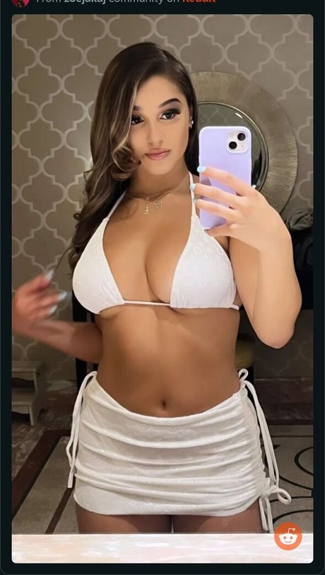 Zoe Jakaj perfect model img