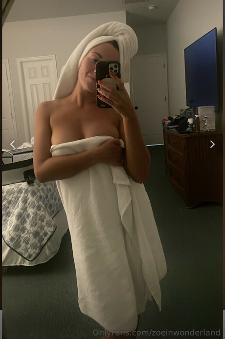 Zoe Pugh star perfect galleries