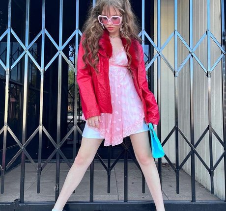 Zoe Colletti star pretty img
