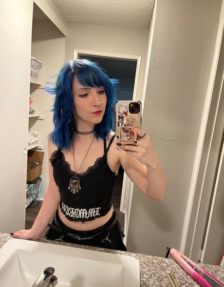 zerggiee naked model photo
