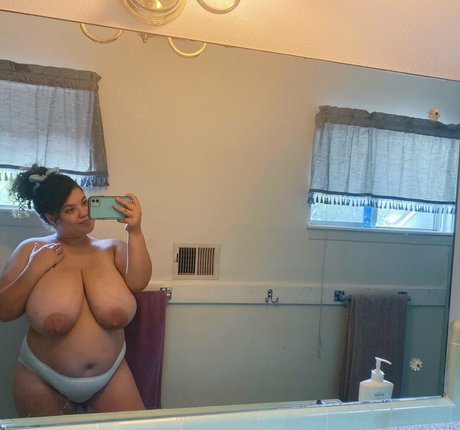 Kweenbailey23 naked pornstar pic