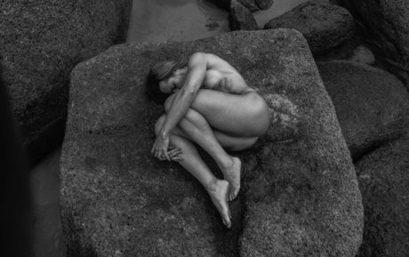 Aline Hirth model perfect image
