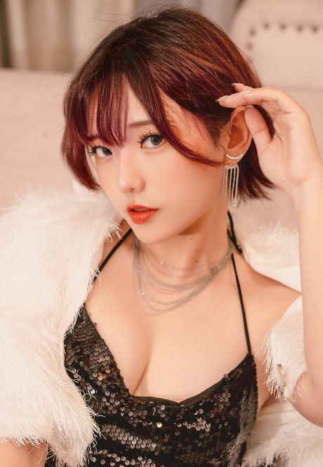 Messie Huang star adult image