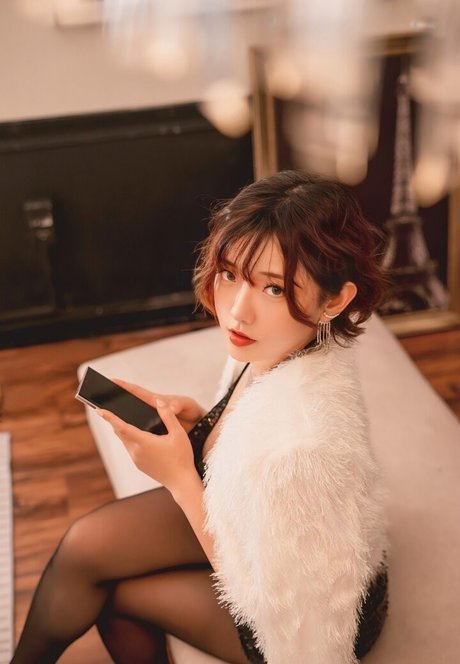 Messie Huang sexy star pics