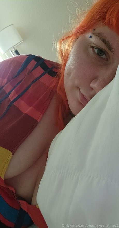peachykeenstine22 model nude pic