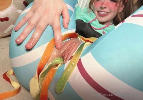 Belle Delphine star nudes photo