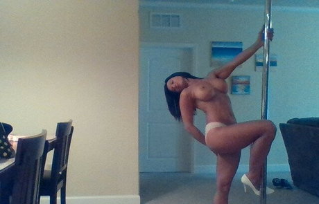 Raven Kiss star pornographic images