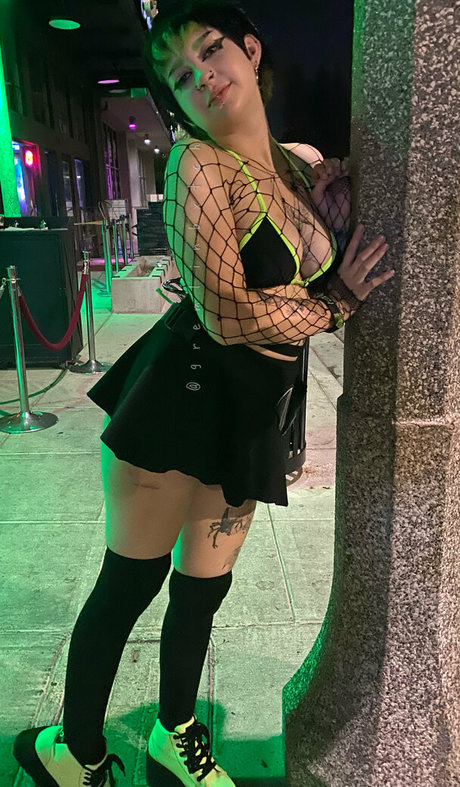 Gremlinbxtch model perfect photos