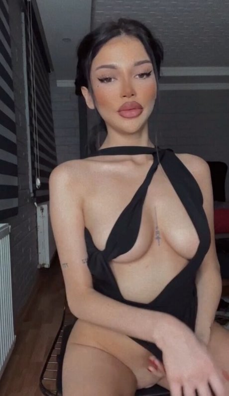 Demon Lives star sexy pictures