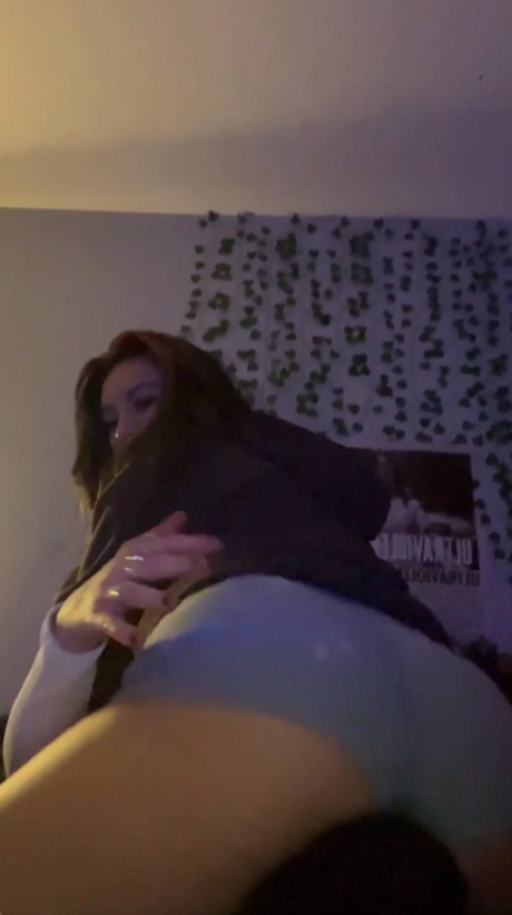 Demon Lives pornstar sexy pics