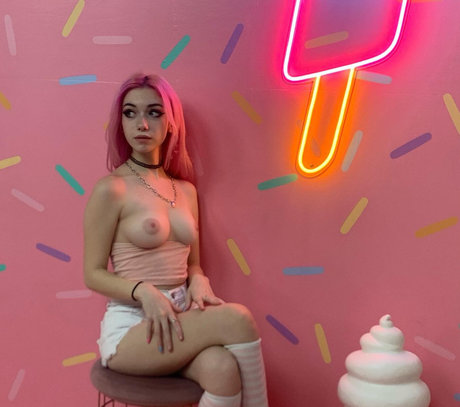 Iluvmeww pornstar pics