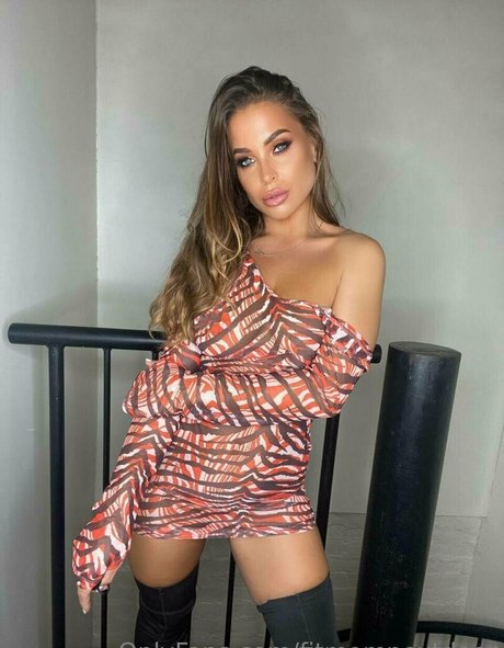 fitmomnextdoor sexy star pictures