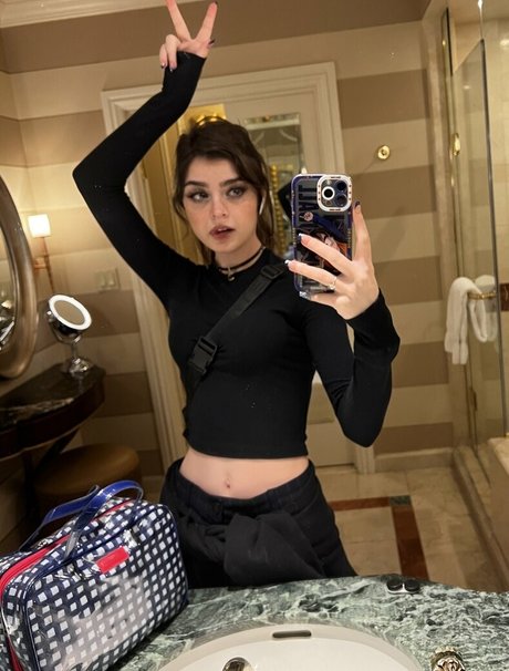 Aruuu pornstar nude images