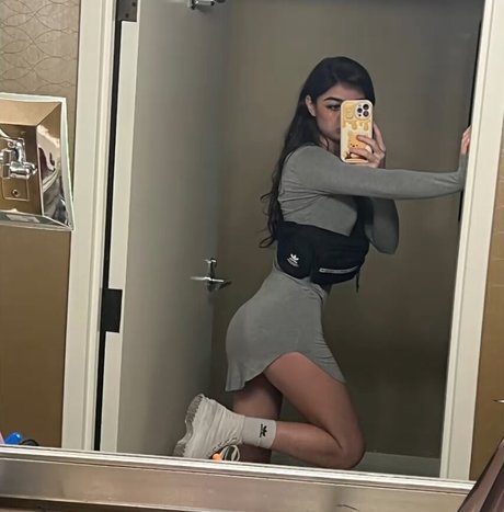 Aruuu sexy model pictures