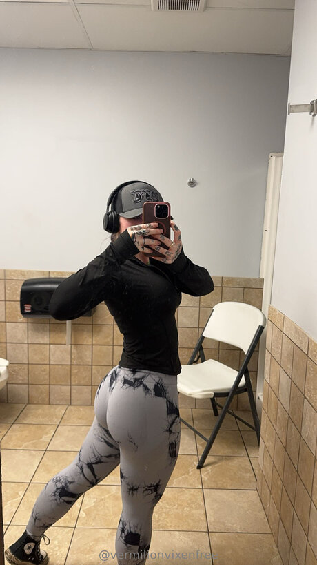 Vermilionvixenfree star adult pics