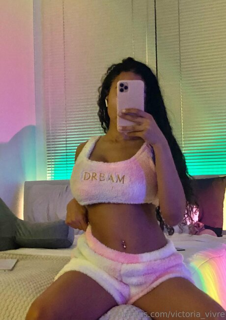 Victoria Vivre star adult pic