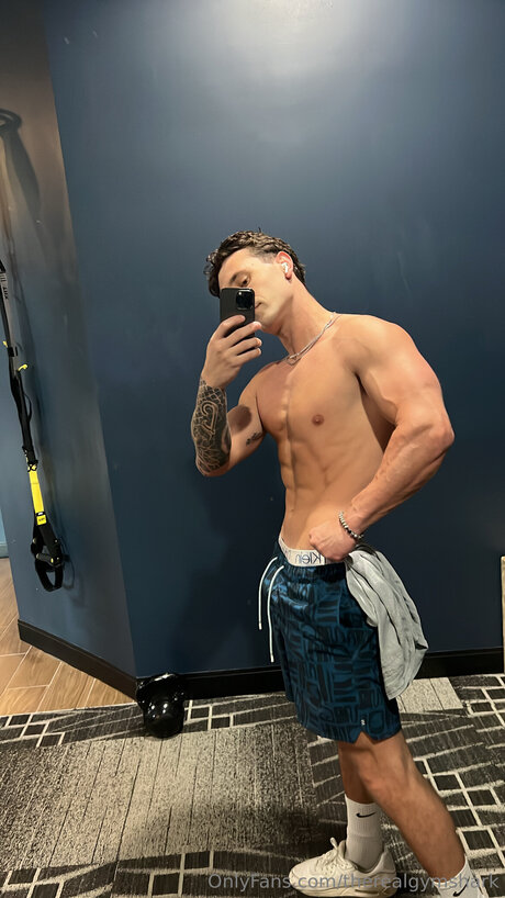 Therealgymshark pretty pornstar pic