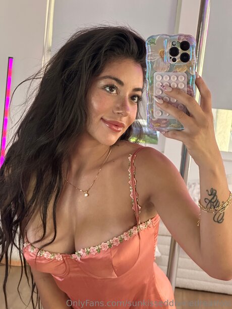 Sunkisseddivinedreamxo nice model image