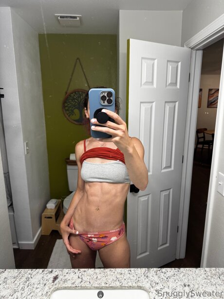 Snugglysweaterof model erotic archive