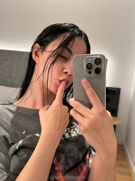 Sarahroomie sexy pornstar picture