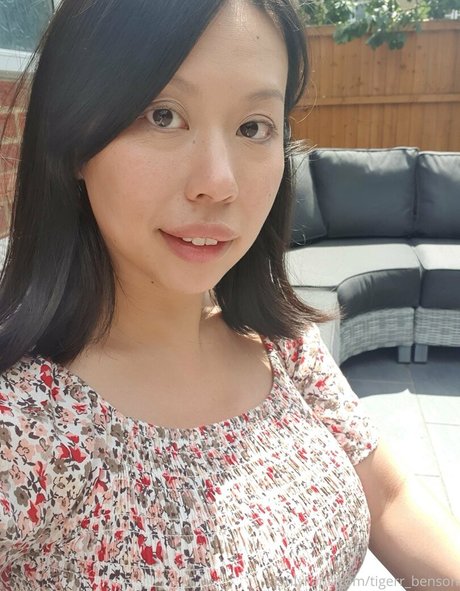 girlfriend onlyfans pornographic images