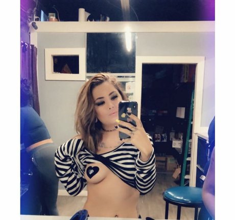 Moonkittenn model hd photos