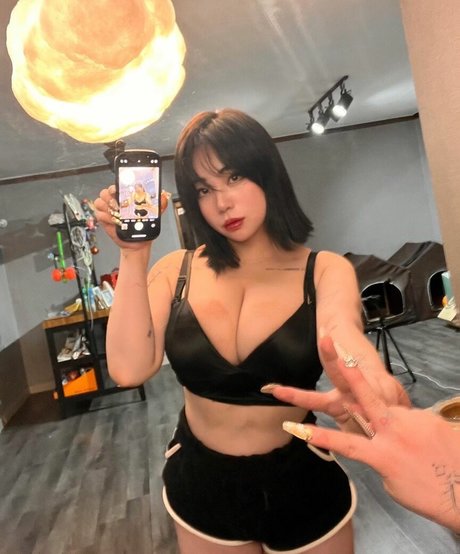 Jung Hye Bin model nude pictures