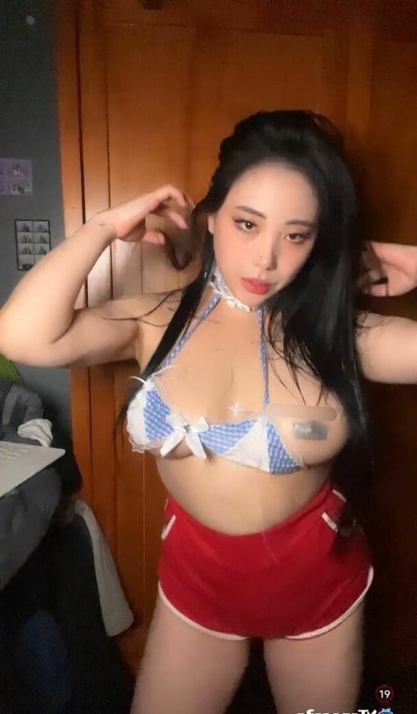 Jung Hye Bin nudes actress image