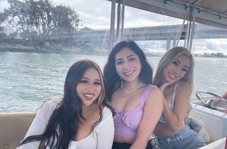 asian lesbians onlyfans art xxx photos