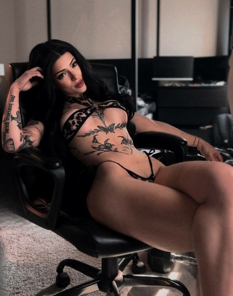 Darla Eliza sexy pornstar img