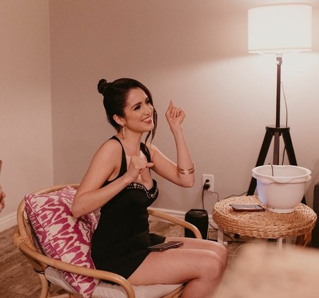 Laura Marano star naked image