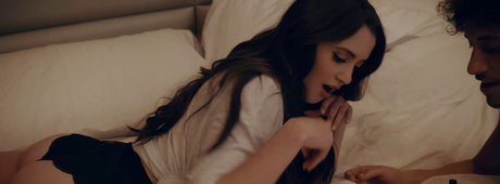 Laura Marano art star pics