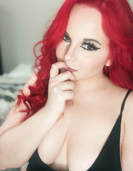 sierranyxfree pretty model image