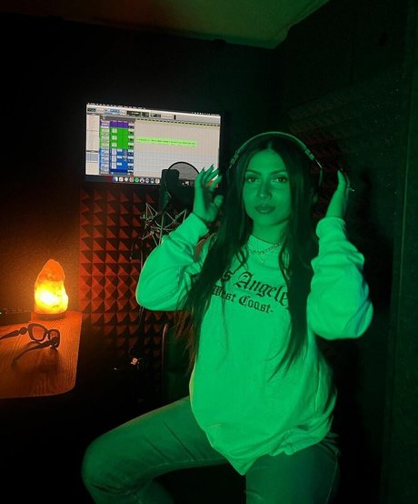 Alondra Delgado free star gallery