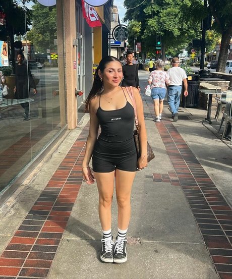 Alondra Delgado pretty actress img
