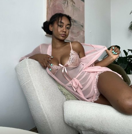 Elizabeth Anorue star sexy gallery
