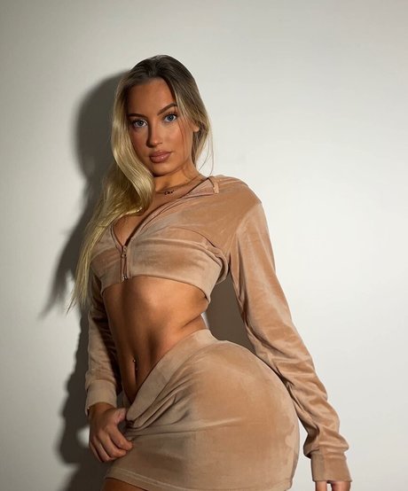 Evie Garbe xxx actress photo