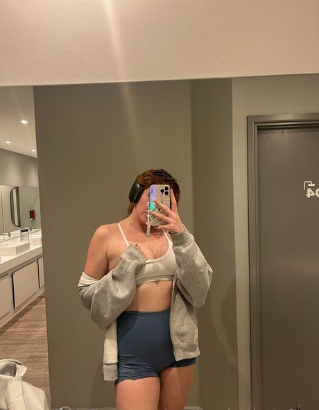 annieecharlottefree art actress photo