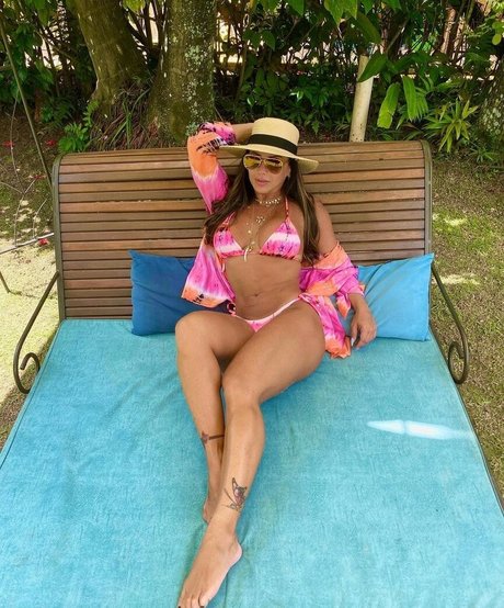 Viviane Araujo art star photo