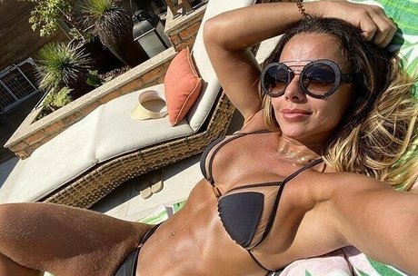 Viviane Araujo pretty model image