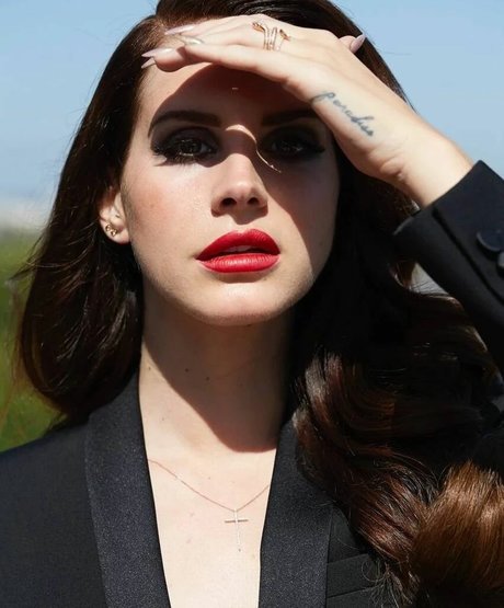 Lana Del Rey sexy pornstar pics