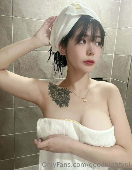 goodnightyui star naked picture