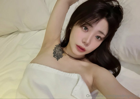 goodnightyui model erotic photos